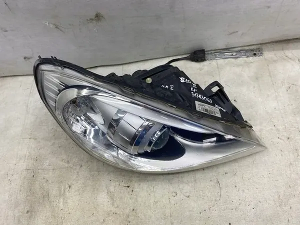 VOLVO S60 II Oikea Etu Xenon-Valo 31383063 image 2