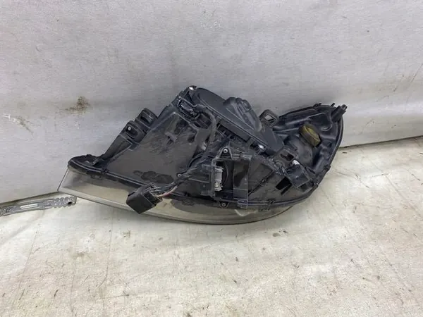 VOLVO S60 II Oikea Etu Xenon-Valo 31383063 image 5