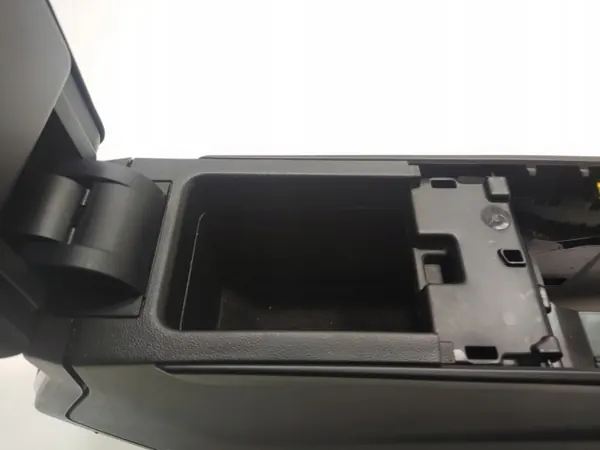OEM 969109180R Keskikonsoli Käsinoja Renault Megane IV image 4