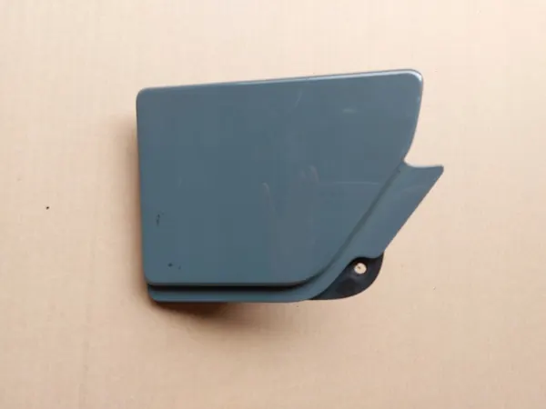 Tapa AdBlue Renault Master OEM 765M65718R - Usado image 2