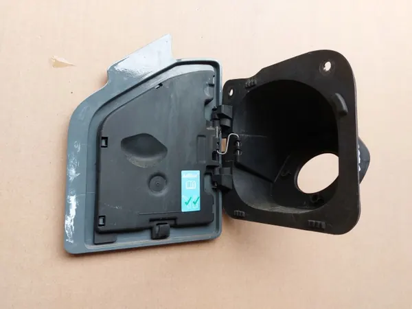 Tapa AdBlue Renault Master OEM 765M65718R - Usado image 4