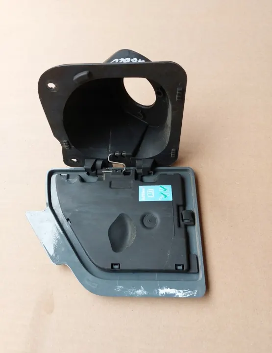 Tapa AdBlue Renault Master OEM 765M65718R - Usado image 5