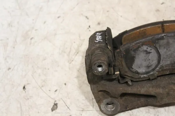 Bremszangenhalter links vorne OEM 26292SG000 image 3