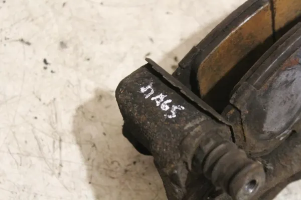 Bremszangenhalter links vorne OEM 26292SG000 image 4
