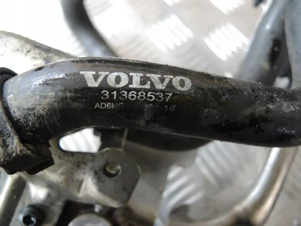 Bomba de água e mangueiras Volvo XC60 II OEM 31368537 image 3