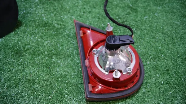 Bakljusset Volkswagen Golf 5 - OEM 1K6945096E image 9