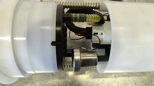 Bomba de combustible Ford Mondeo MK4 1.6 FG2008 image 6