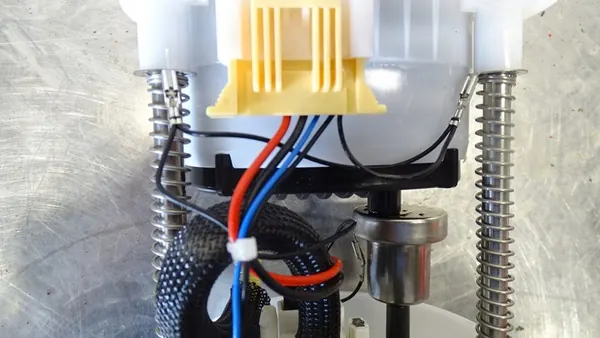 Bomba de combustible Ford Mondeo MK4 1.6 FG2008 image 8