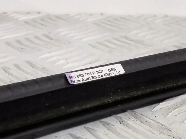 Audi Heckfenster-Dichtung OEM 8F0853764E image 3