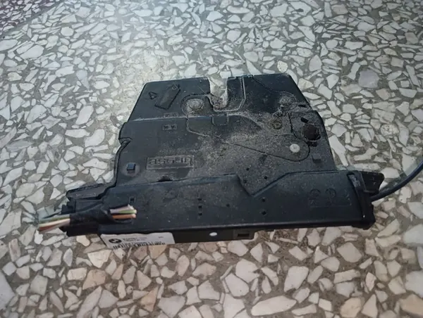 Bagagelås BMW X1 E84 (2009-2015) OEM 51247200511 image 3
