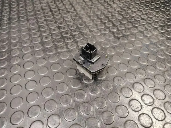 Relais de ventilateur de chauffage PEUGEOT 4008 2.2L Diesel 022A8J image 3