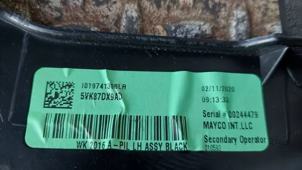 Dodge Durango LIFT 18- A-Pilarin Peite Vasemmalle Oikealle USA image 2