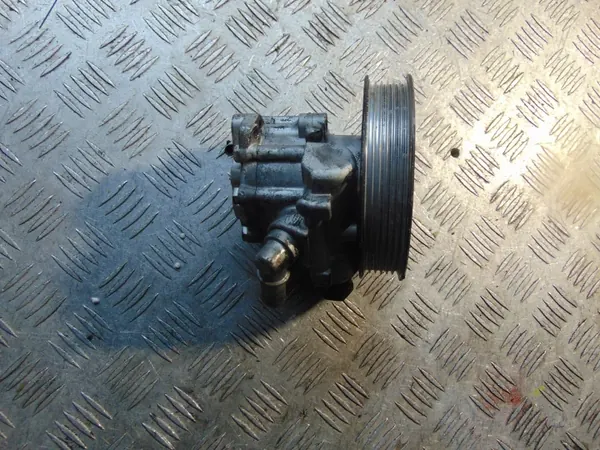 Ohjauspumppu 4F0145156A Audi A6 C6 2.7/3.0 TDI:lle image 2
