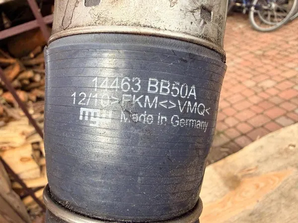 Nissan Qashqai 2013 Intercooler-Schlauch image 2