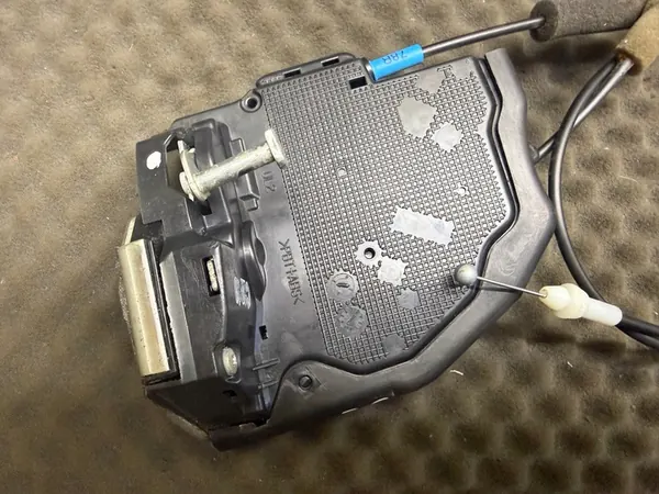 Dörrlås Vänster Bak Toyota Avensis image 2