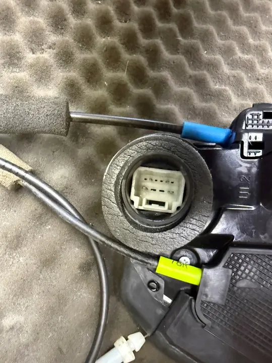 Dörrlås Vänster Bak Toyota Avensis image 3