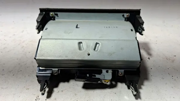 Lexus IS 200-300 instrumentbräda askfat OEM 3741560200 image 8