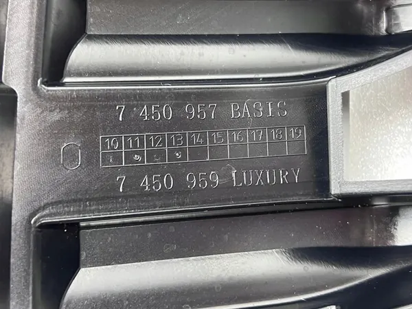 BMW 1 F40 Luxury Grill Front image 6