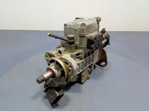 VW LT II TRANSPORTER T4 2.5 TDI Kraftstoffpumpe 074130115B image 2