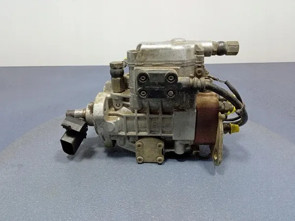 VW LT II TRANSPORTER T4 2.5 TDI Kraftstoffpumpe 074130115B image 3