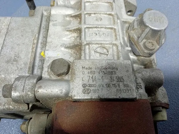 VW LT II TRANSPORTER T4 2.5 TDI Kraftstoffpumpe 074130115B image 6