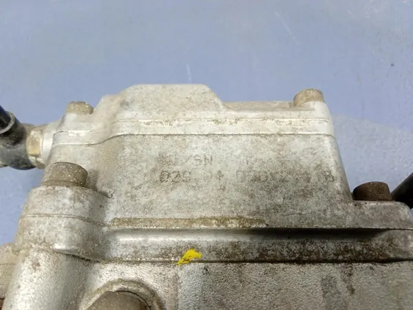 VW LT II TRANSPORTER T4 2.5 TDI Kraftstoffpumpe 074130115B image 7