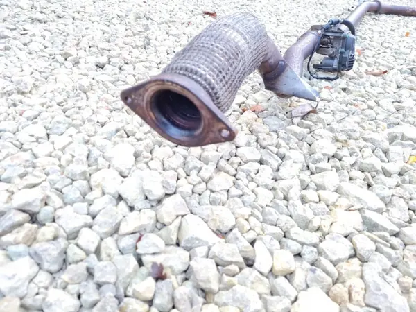 Pakoputken vaimennin OEM 201003992R Renault Megane IV:lle image 4
