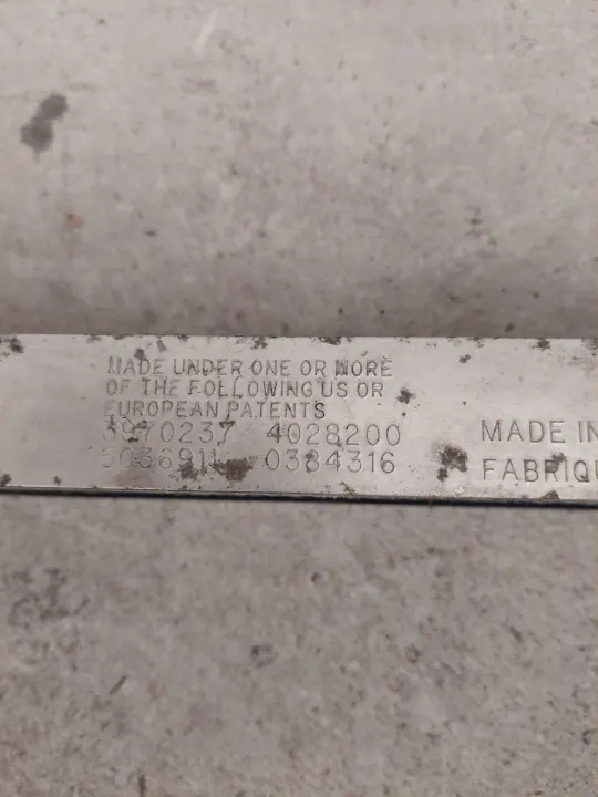 Suporte de arrefecedor de óleo FORD F1F1-7A095-AB image 6