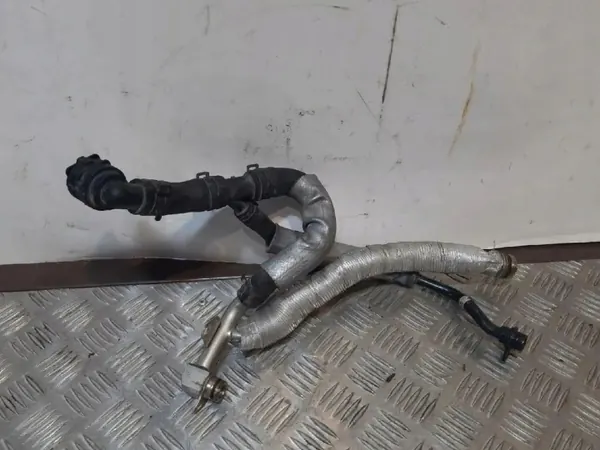 Conducto de aceite turbo OEM 06K121065R - Audi OE usado image 3