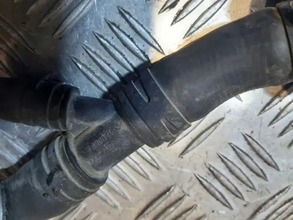 Conducto de aceite turbo OEM 06K121065R - Audi OE usado image 5
