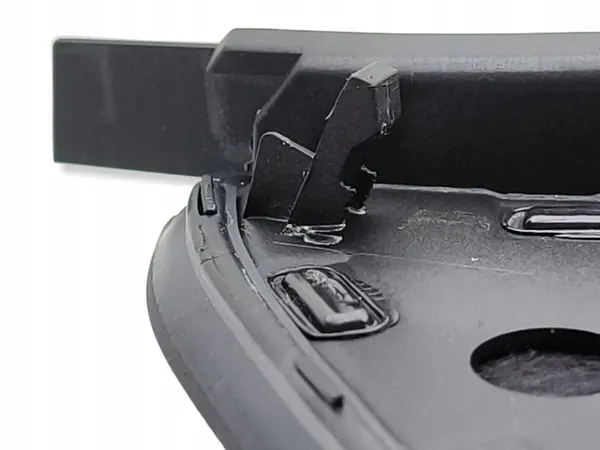 Porsche Taycan 9J1 2021 Seitenlautsprecherabdeckung OEM 9J1868818 image 3