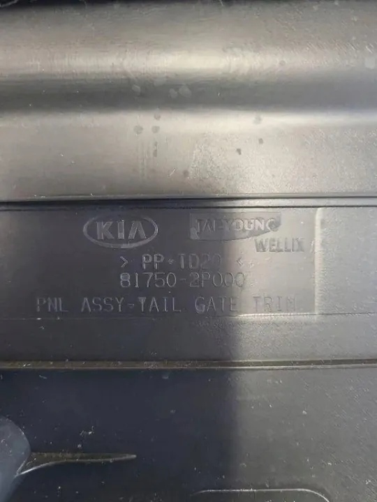 Garniture de coffre KIA Sorento OEM 817502P000 image 4