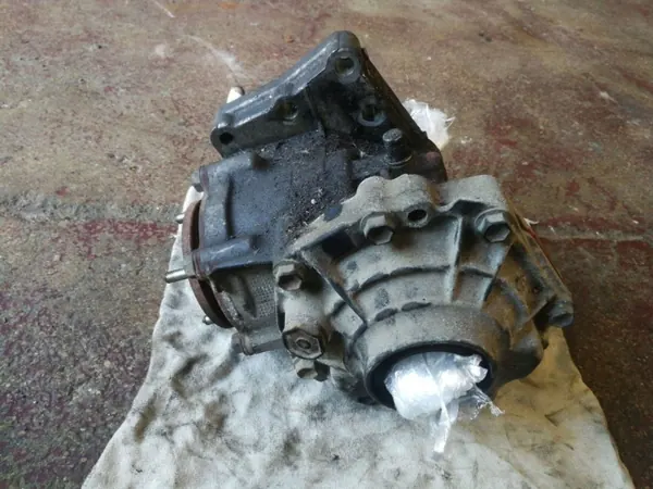 Boîte de transfert Toyota AMD18100 pour RAV4 XA30 2008 image 2