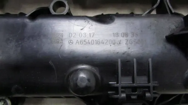 Mercedes-venttiilikansi OEM A6540164200 Käytetty image 5