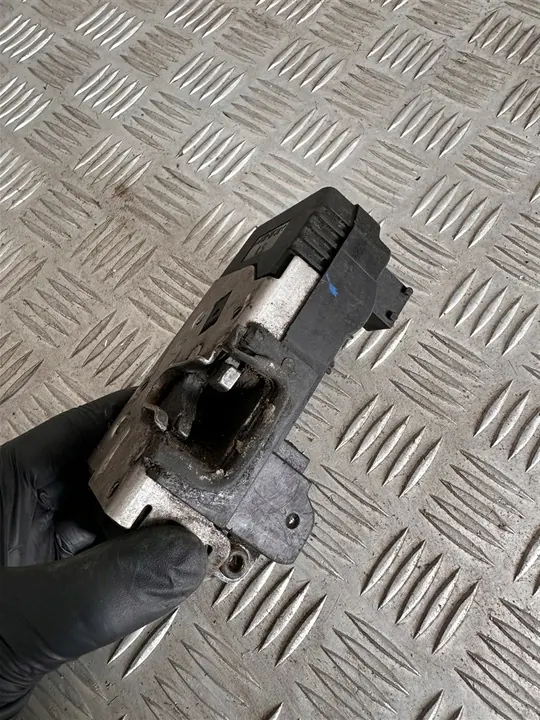 Vänster bakdörrslås Opel VIVARO 8200282295 image 4