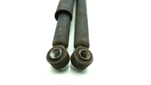 Suzuki Swift MK7 Sport Bakaxel Vänster Dämpare OEM MMAUTKO27931 image 3