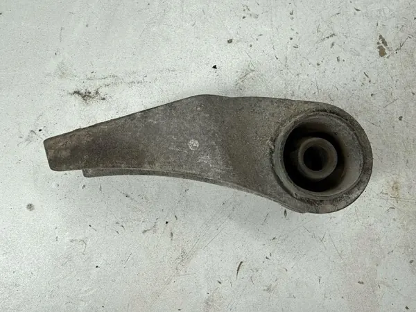 Soporte escape derecho Jeep Cherokee OEM 68141918AA image 4