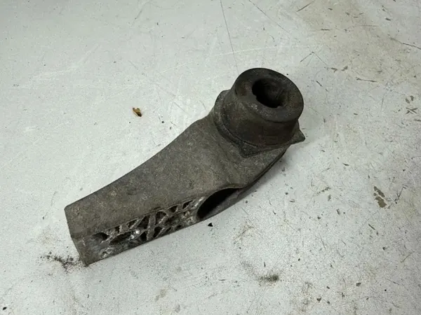 Soporte escape derecho Jeep Cherokee OEM 68141918AA image 5