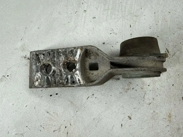 Soporte escape derecho Jeep Cherokee OEM 68141918AA image 6