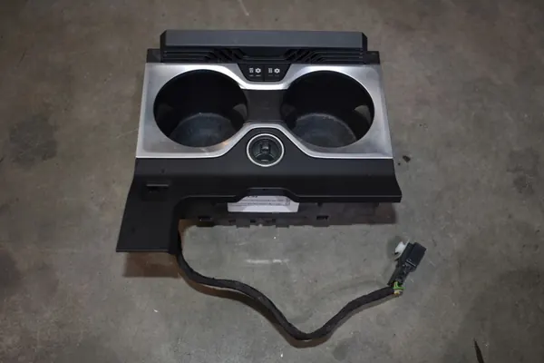 Soporte para vasos OEM 6827173 para BMW G07 G06 G05 image 2