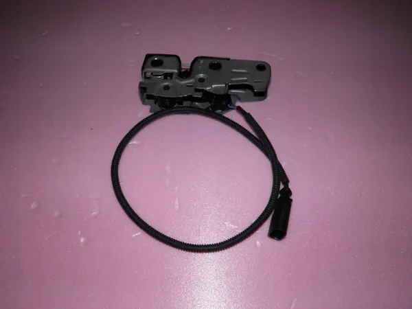 Volkswagen Lås Framskärm 5N0823509C image 2