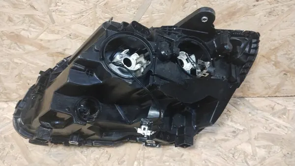 RECHTER VOORLAMPA MERCEDES C CLASS W205 A2059066502 image 2