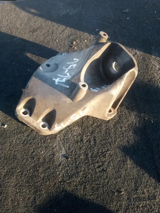 AUDI A6 C6 3.0 TDI Kiinnike 8E0399113L image 2