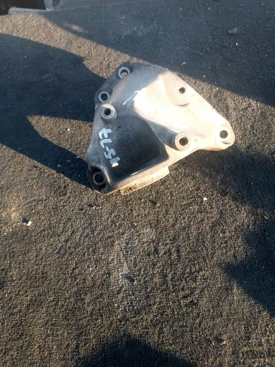 AUDI A6 C6 3.0 TDI Kiinnike 8E0399113L image 3