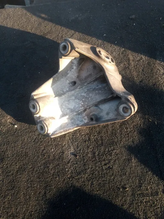 AUDI A6 C6 3.0 TDI Kiinnike 8E0399113L image 4