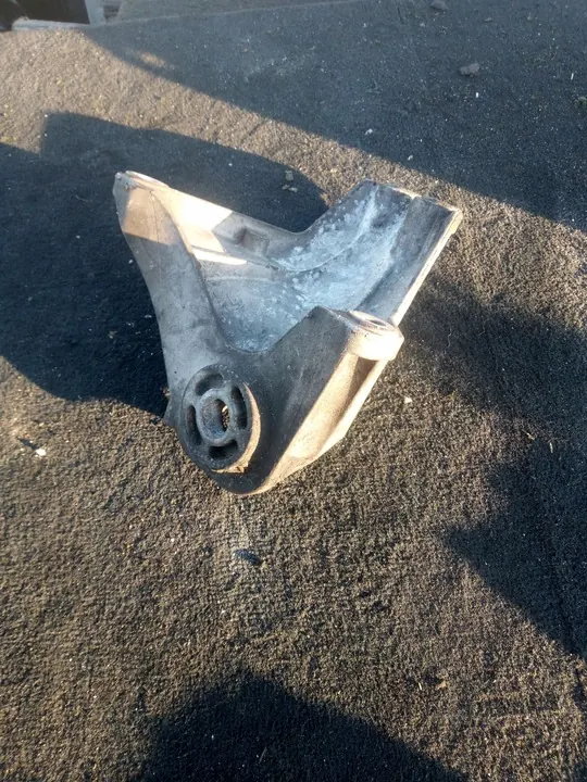 AUDI A6 C6 3.0 TDI Kiinnike 8E0399113L image 5