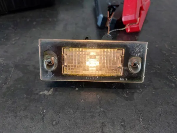 Kennzeichenleuchte Audi A4 B5 OEM 8D9943021D image 2
