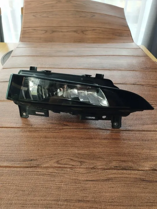 Faro Halógeno Derecho Skoda Scala OEM 657941700 image 2
