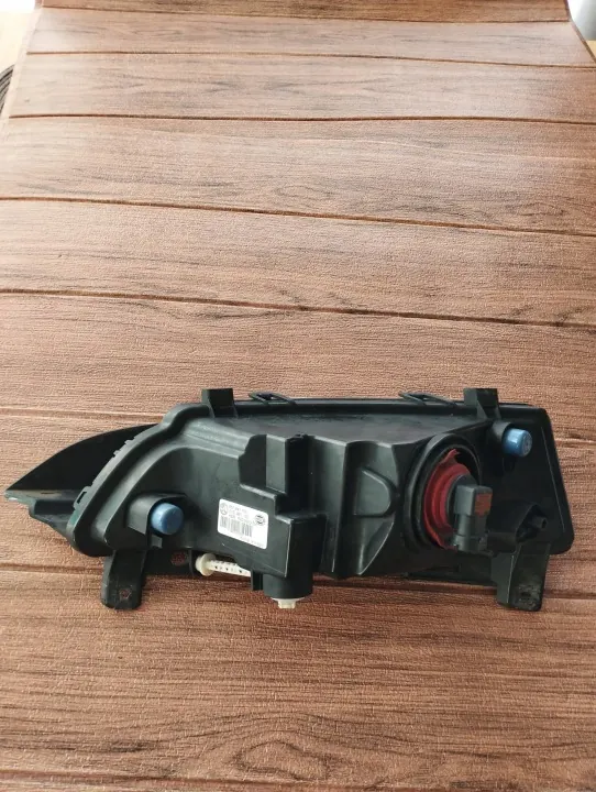 Faro Halógeno Derecho Skoda Scala OEM 657941700 image 4