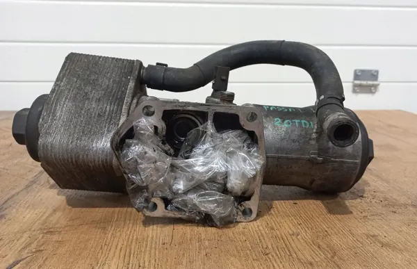 Ölfilterbasis mit Kühler - VW Passat B6 2.0 TDI - 038117 image 2